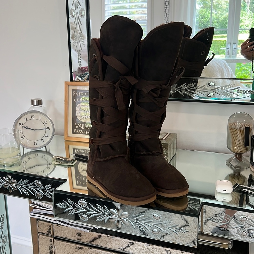Gorgeous and never worn Love From Australia shearling boots